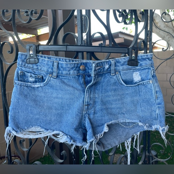 DL1961 Renee Cutoff Distressed Ripped Frayed in Soul Wash Denim Mini Short Sz 27 - Picture 15 of 16